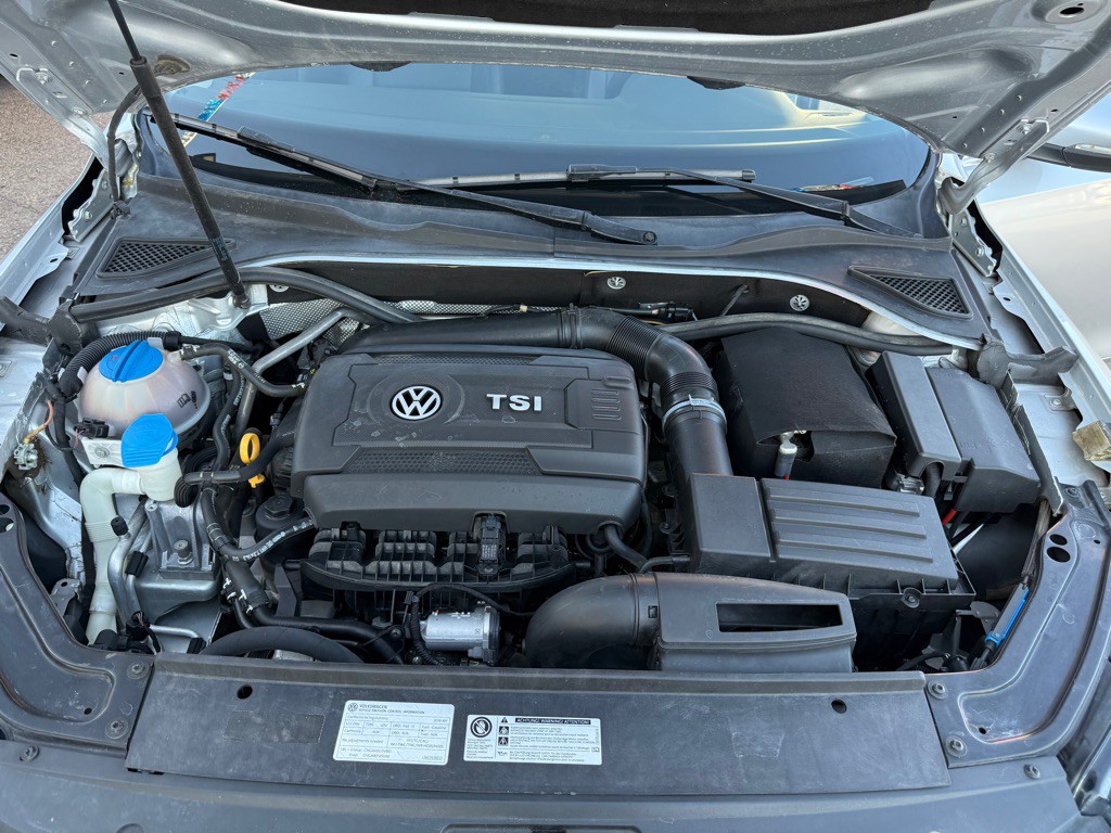 2016 Volkswagen Passat Image 16