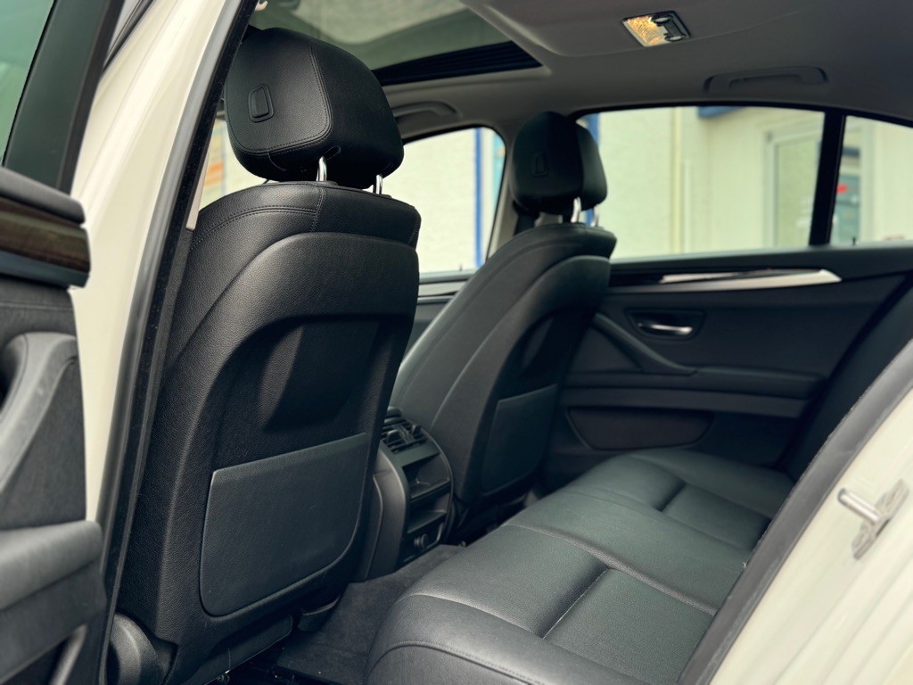 2016 BMW 5 Series Image 10