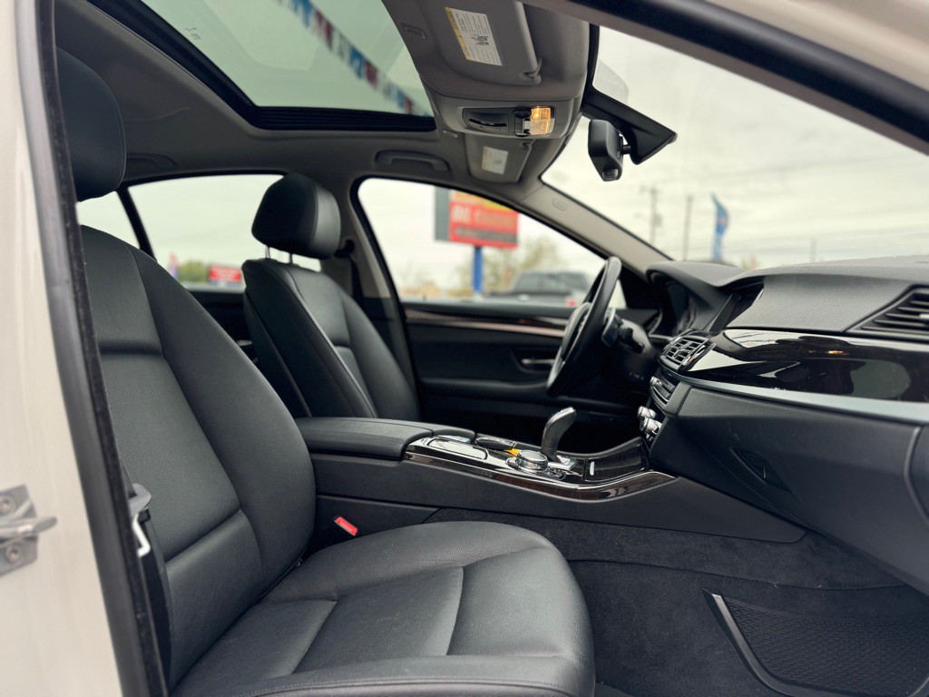 2016 BMW 5 Series Image 11