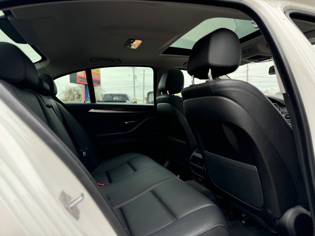 2016 BMW 5 Series Image 12