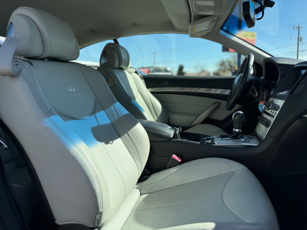 2013 INFINITI G37 Image 11