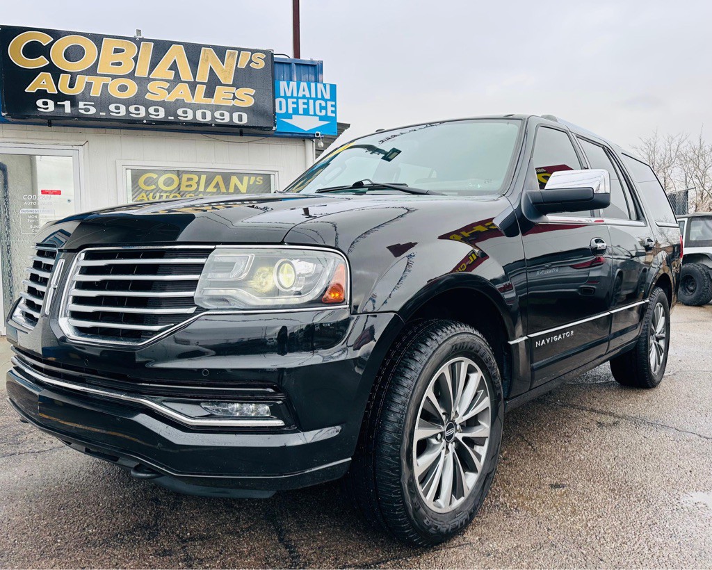 2017 Lincoln Navigator Image 2