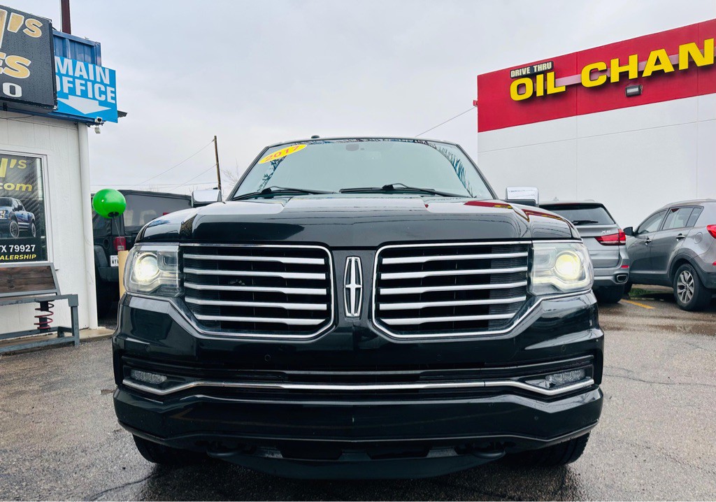 2017 Lincoln Navigator Image 3