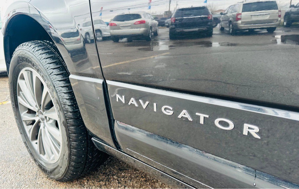 2017 Lincoln Navigator Image 7