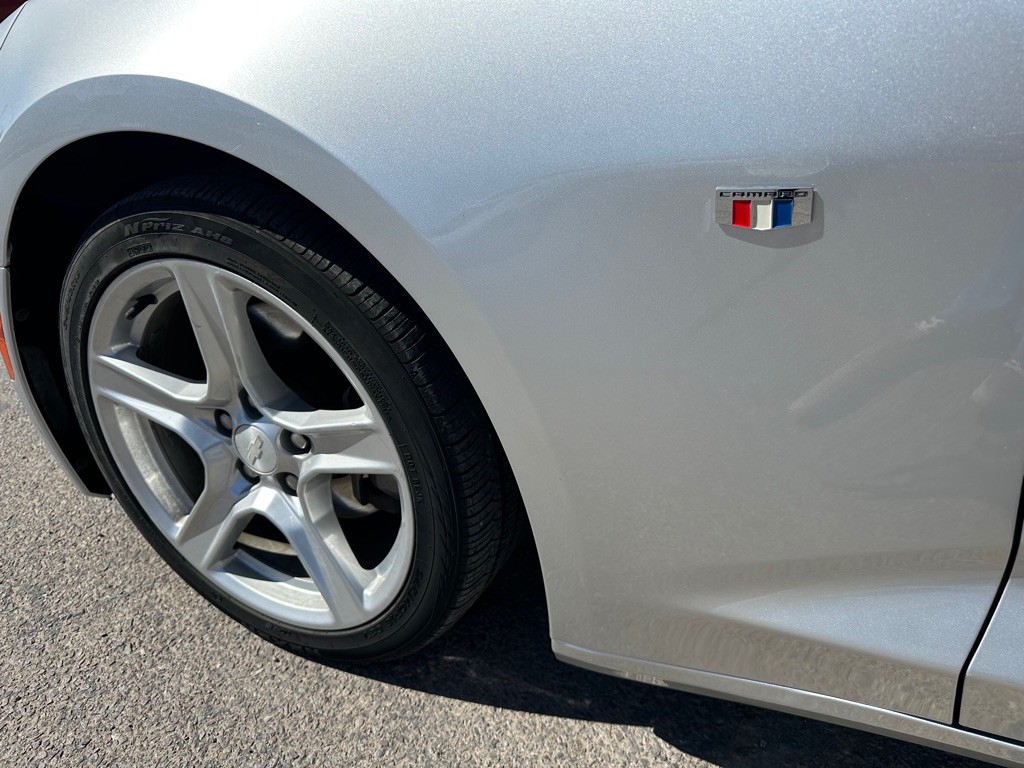 2019 Chevrolet Camaro Image 18