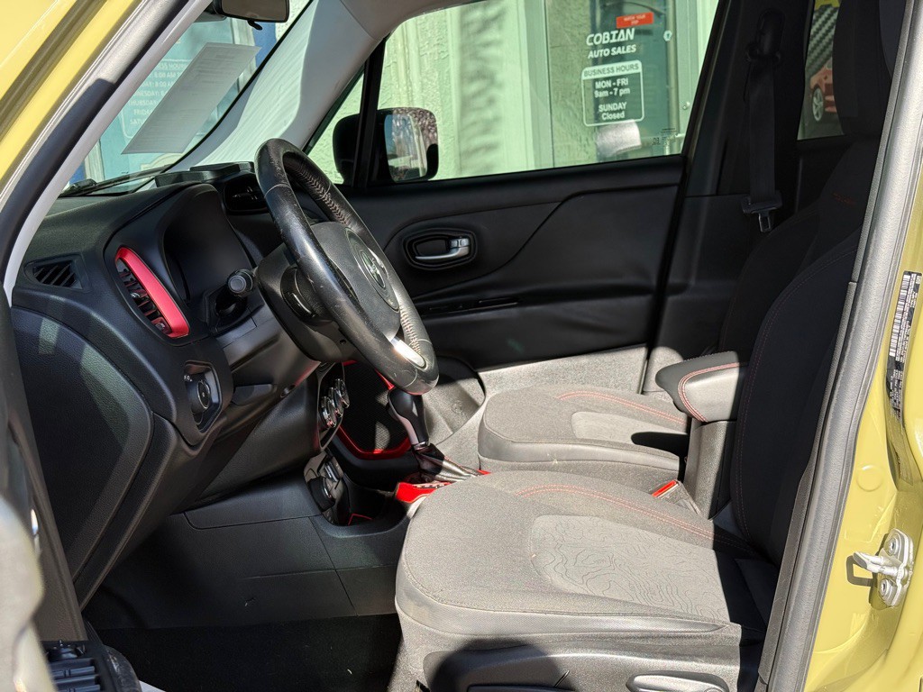 2015 Jeep Renegade Image 9