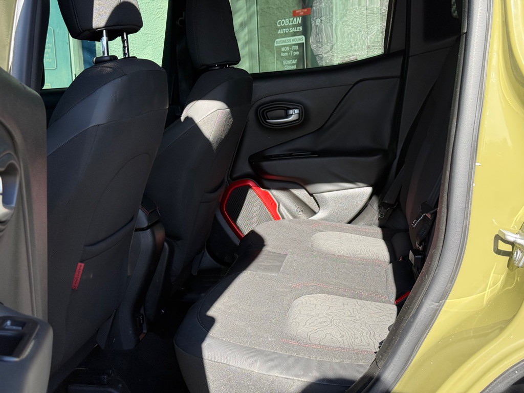 2015 Jeep Renegade Image 11