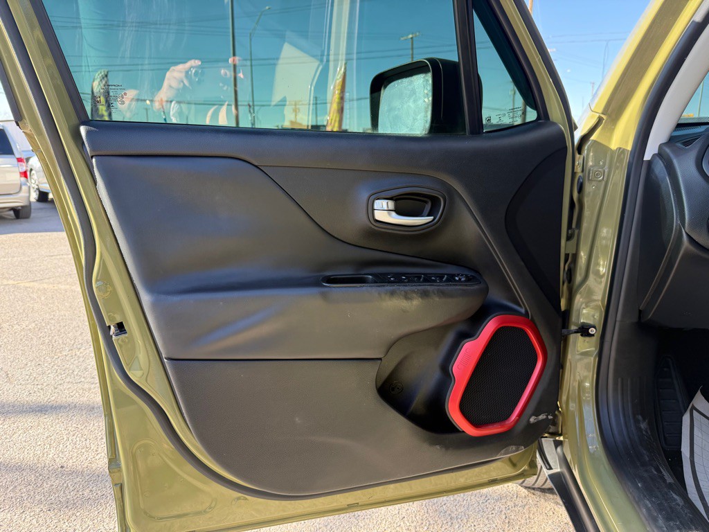 2015 Jeep Renegade Image 17