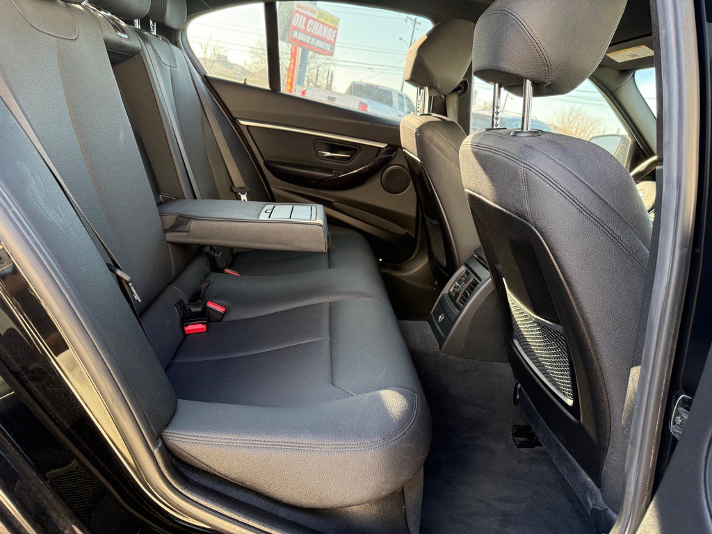 2018 BMW 3 Series Image 11