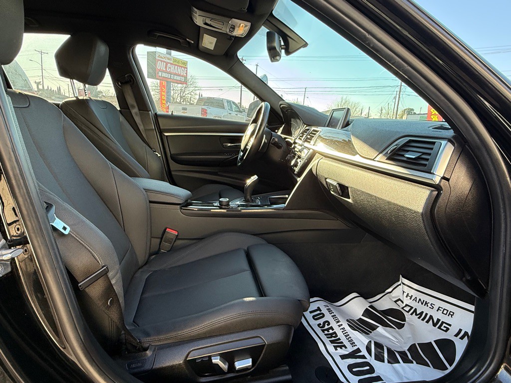 2018 BMW 3 Series Image 12
