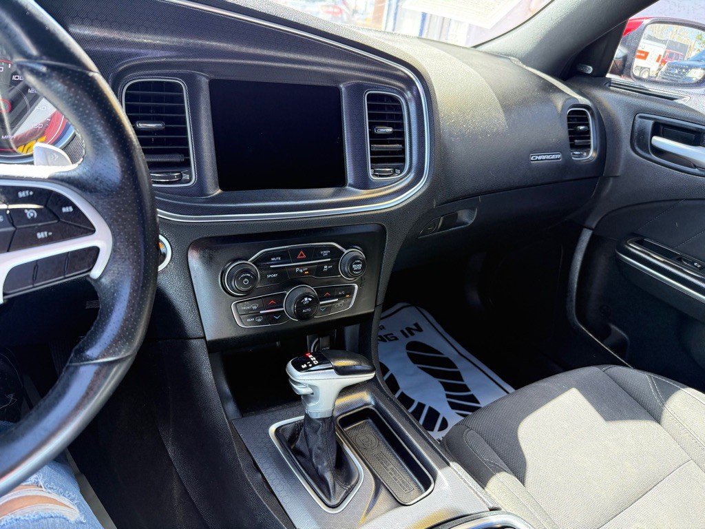2018 Dodge Charger Image 18