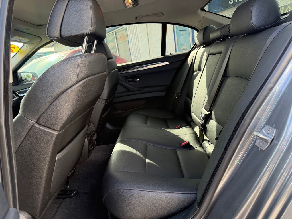 2013 BMW 5 Series Image 9