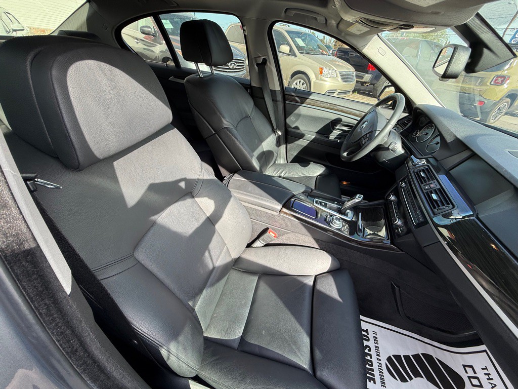 2013 BMW 5 Series Image 12
