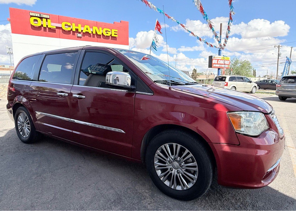 2013 Chrysler Town & Country Image 7