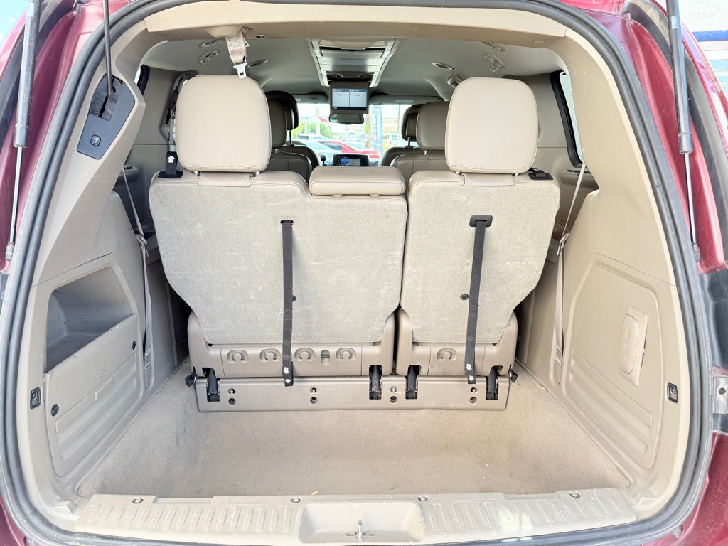 2013 Chrysler Town & Country Image 15