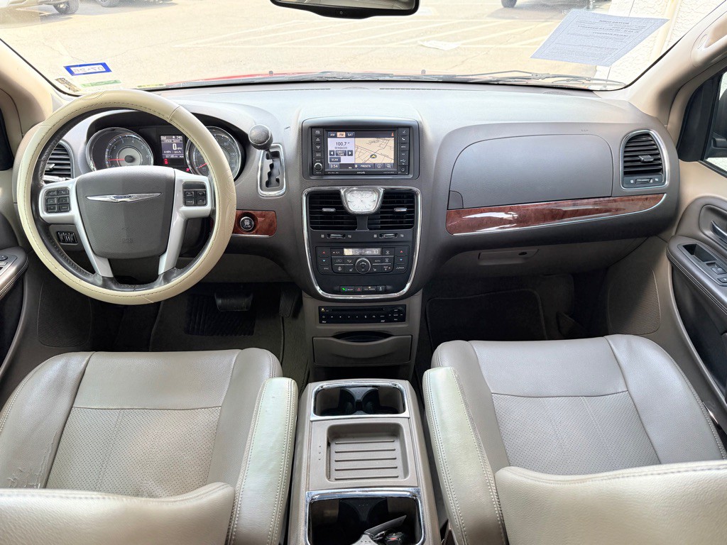 2013 Chrysler Town & Country Image 20