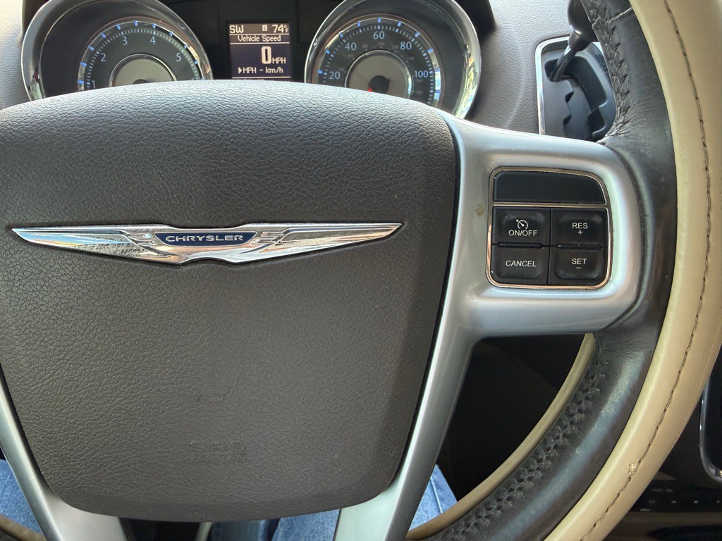 2013 Chrysler Town & Country Image 29