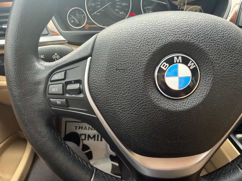 2014 BMW 3 Series Image 17