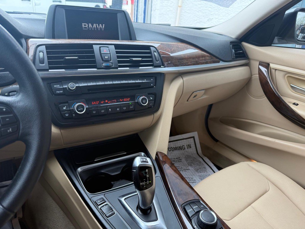 2014 BMW 3 Series Image 19