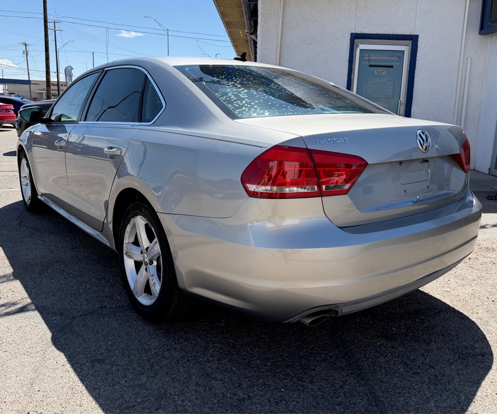 2012 Volkswagen Passat Image 3