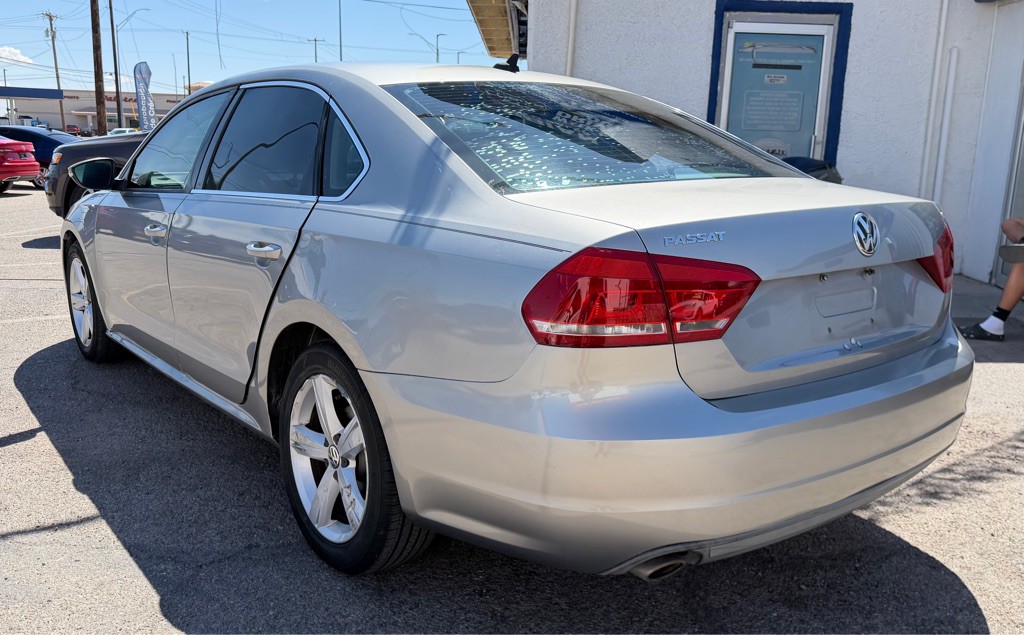 2012 Volkswagen Passat Image 4