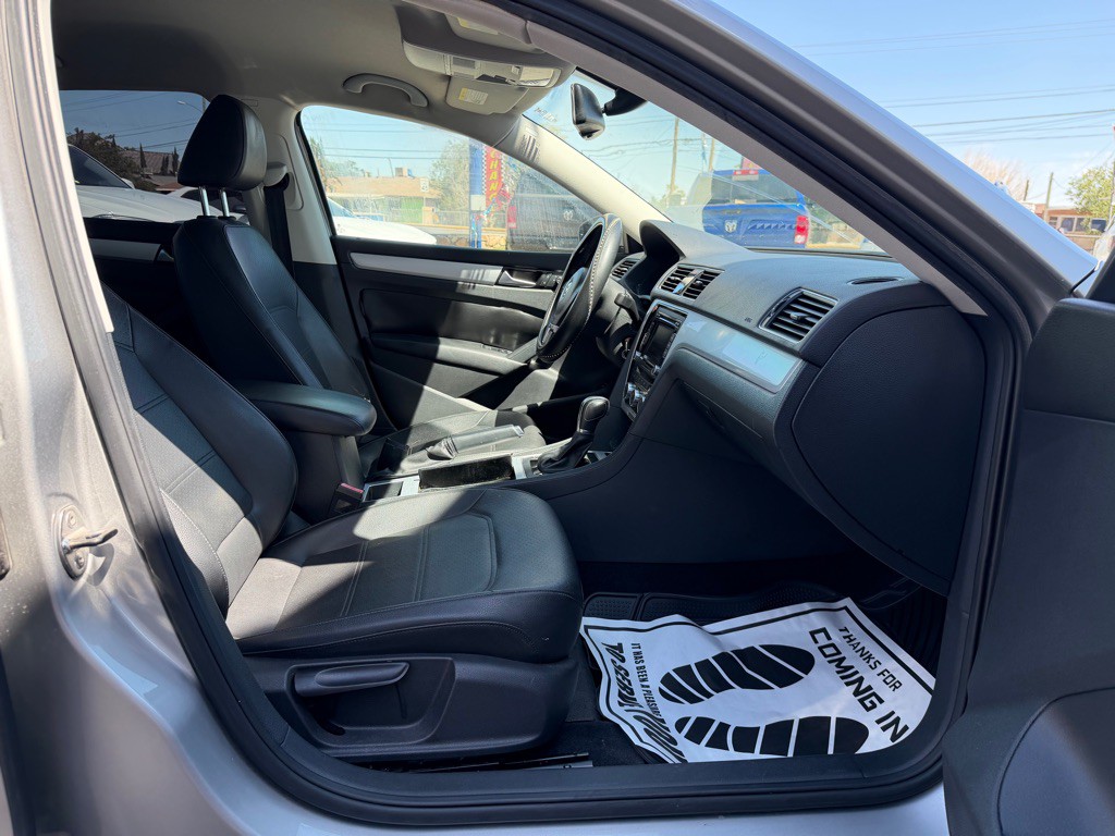 2012 Volkswagen Passat Image 13