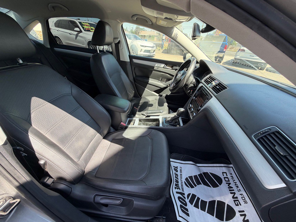 2012 Volkswagen Passat Image 14
