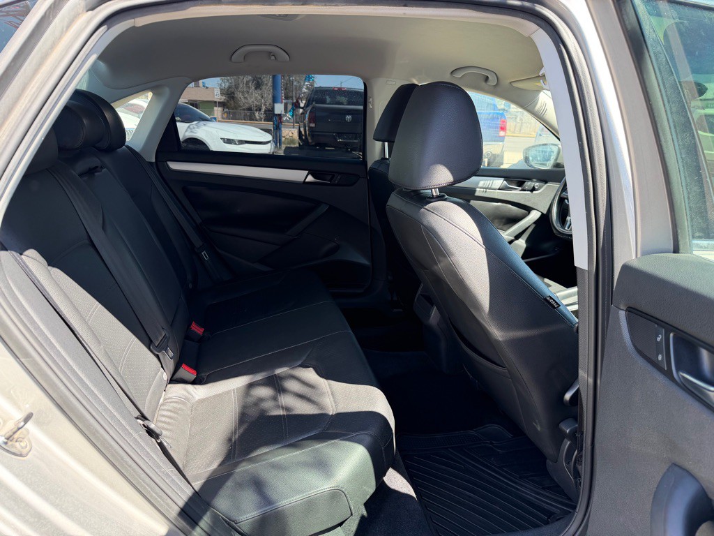 2012 Volkswagen Passat Image 15