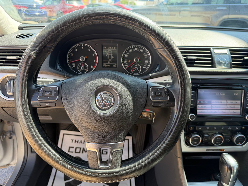 2012 Volkswagen Passat Image 17