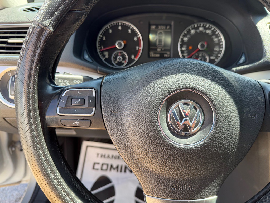 2012 Volkswagen Passat Image 18