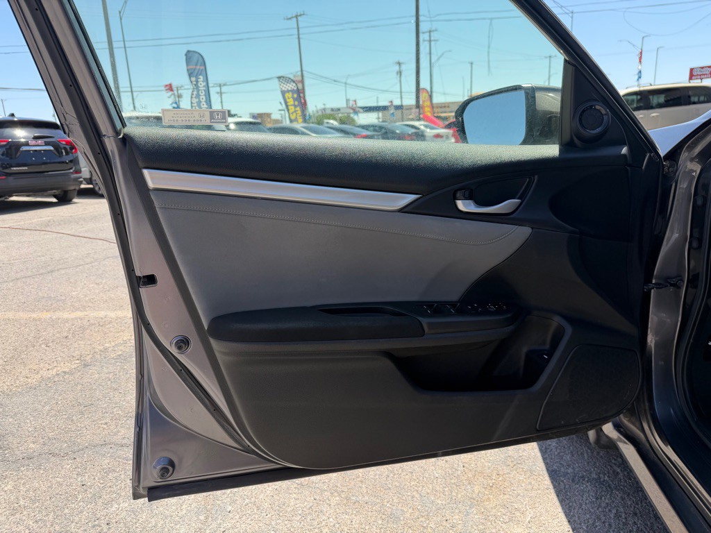 2018 Honda Civic Image 9