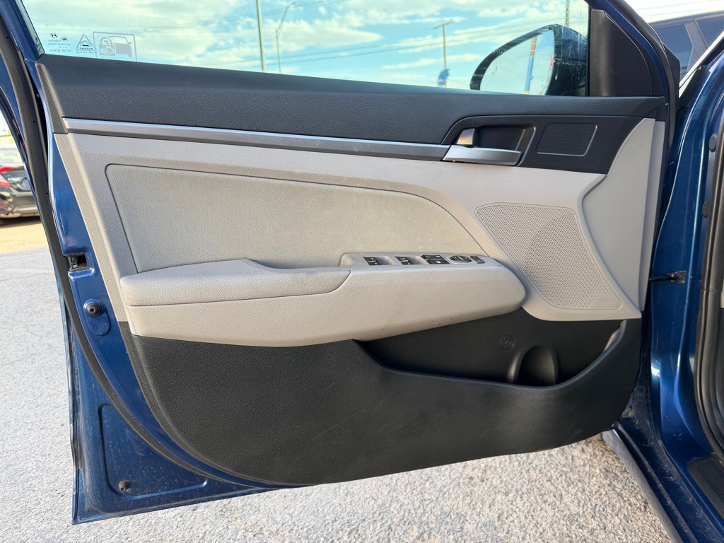 2020 Hyundai Elantra Image 8