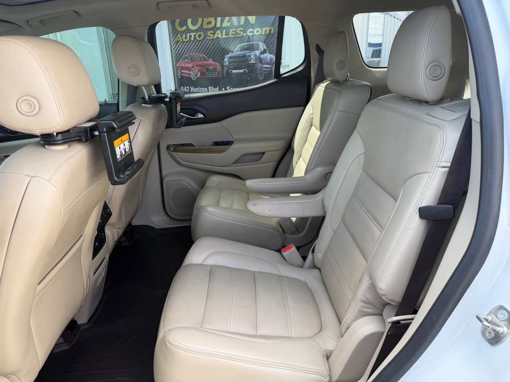 2017 GMC Acadia Image 12