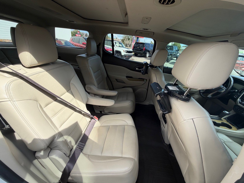 2017 GMC Acadia Image 18