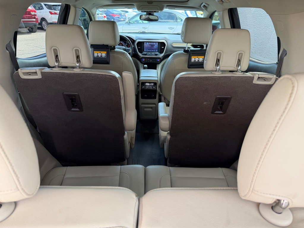 2017 GMC Acadia Image 30