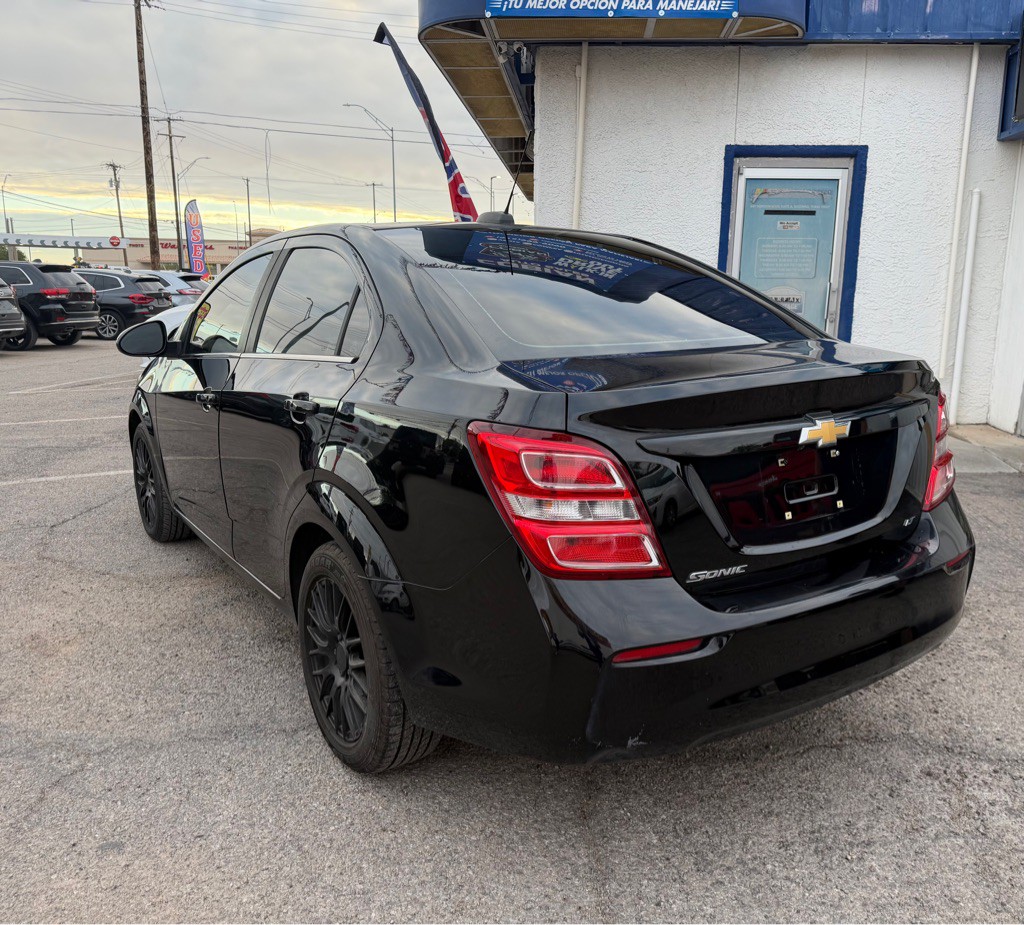 2019 Chevrolet Sonic Image 3