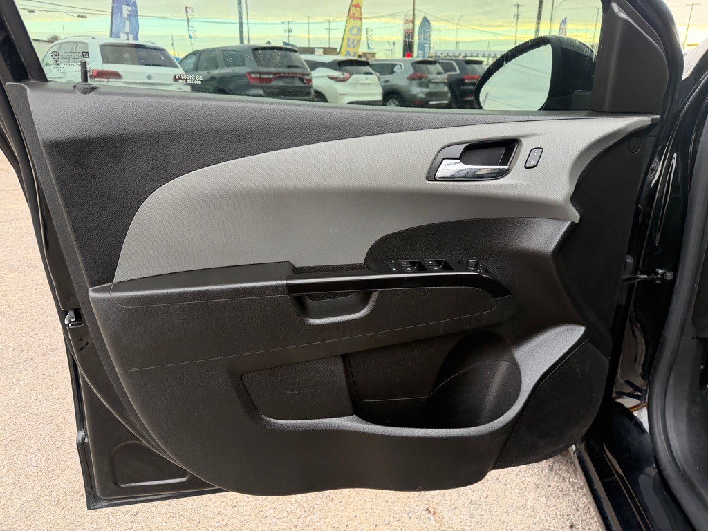 2019 Chevrolet Sonic Image 9