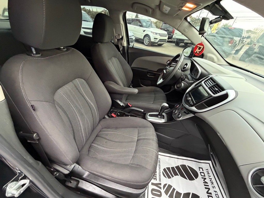 2019 Chevrolet Sonic Image 14