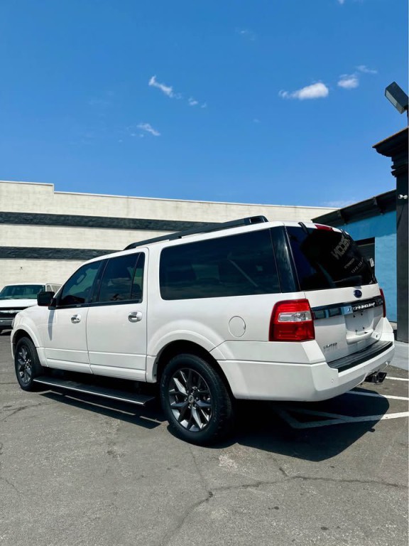 2017 Ford Expedition Image 2