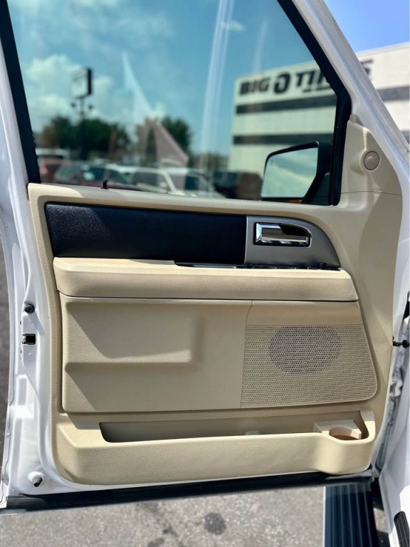 2017 Ford Expedition Image 8