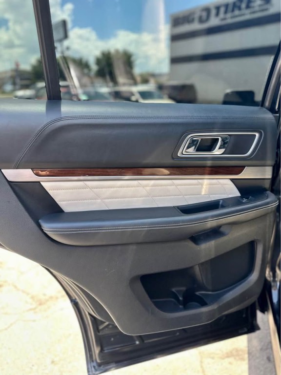 2016 Ford Explorer Image 16
