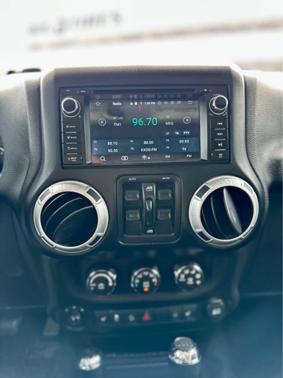 2015 Jeep Wrangler Unlimited Image 12