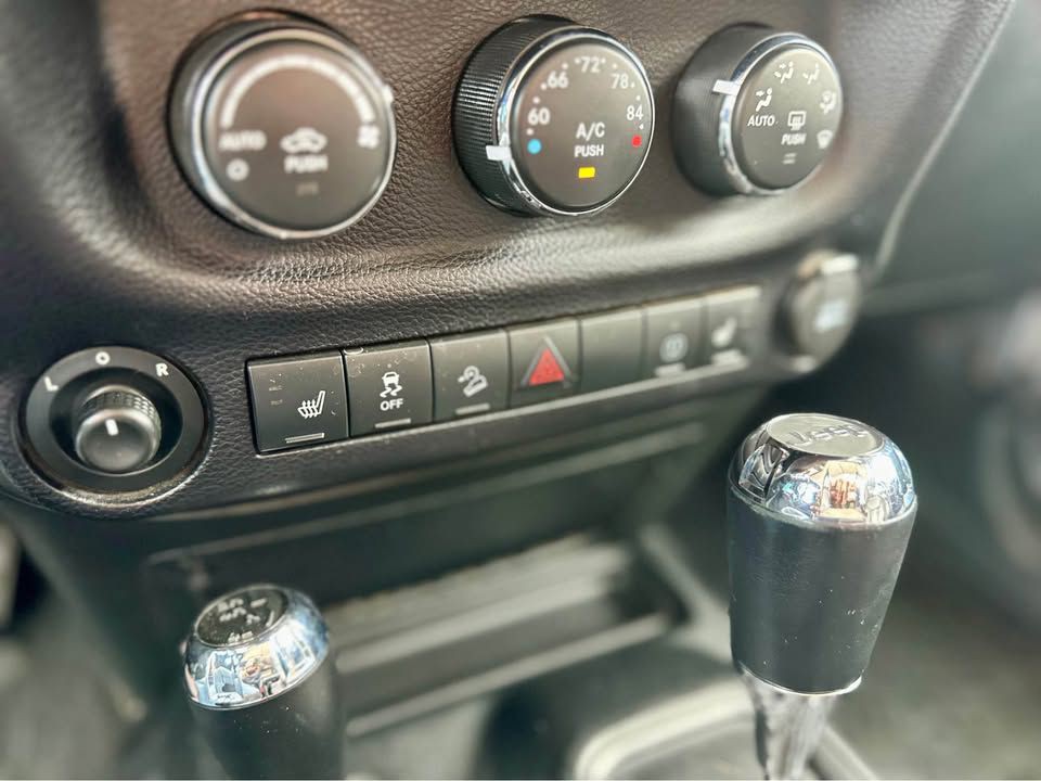 2015 Jeep Wrangler Unlimited Image 13