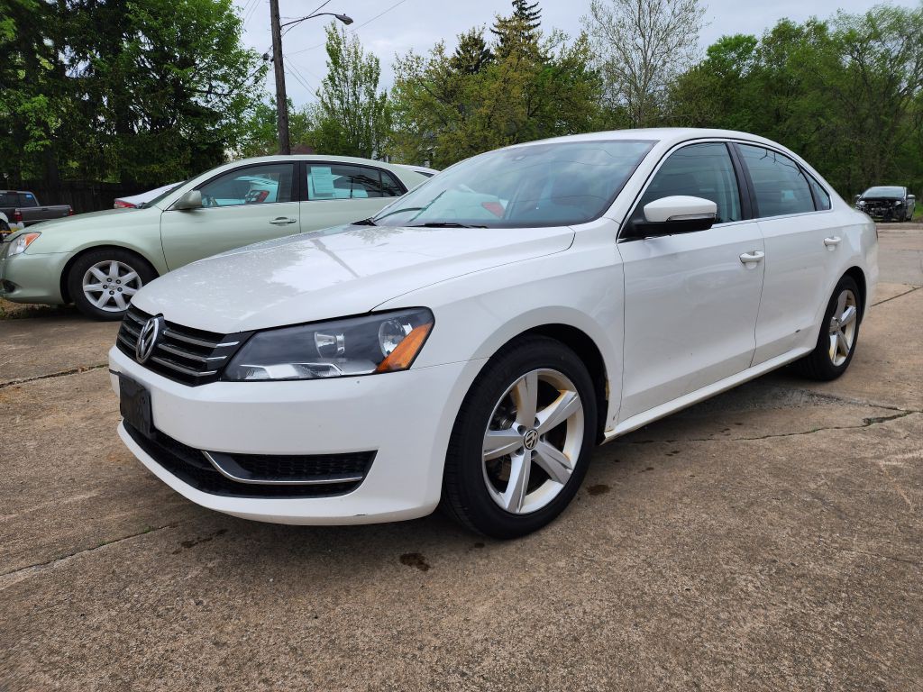 2013 Volkswagen Passat Image 2