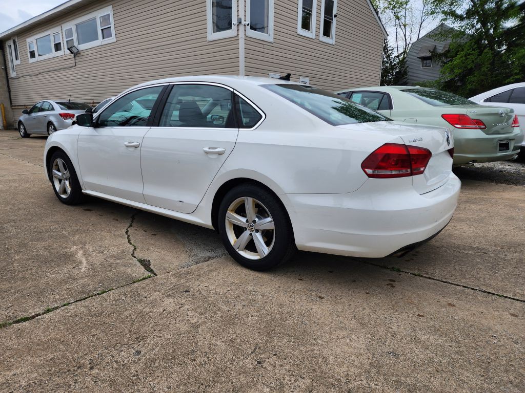 2013 Volkswagen Passat Image 4