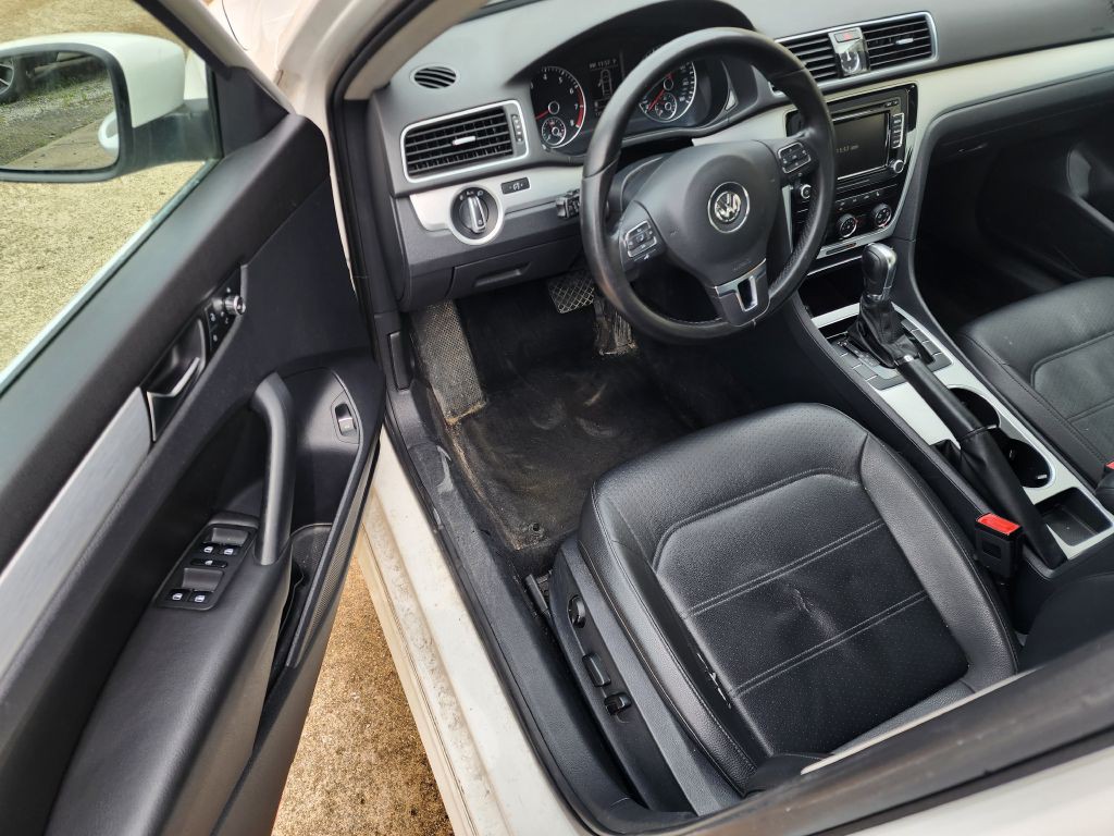 2013 Volkswagen Passat Image 7