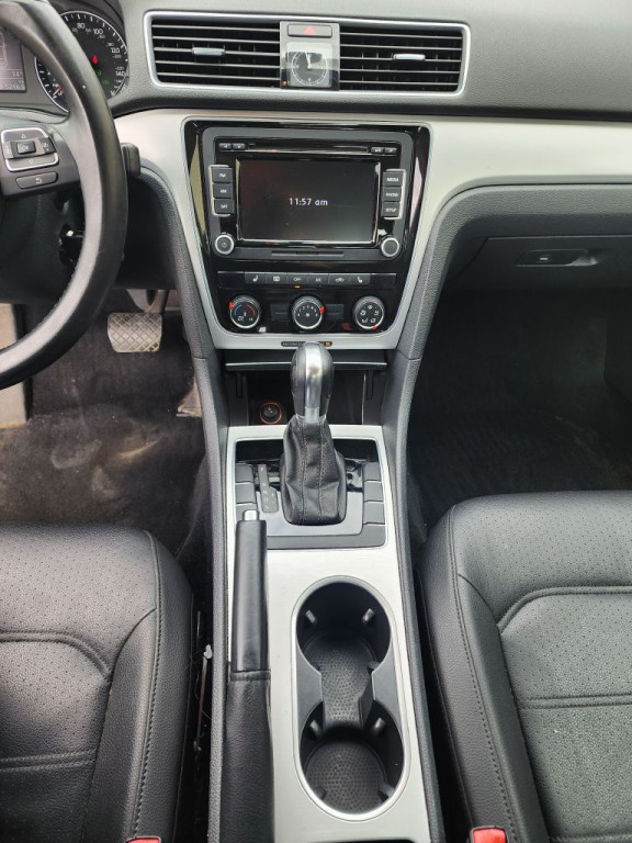2013 Volkswagen Passat Image 11