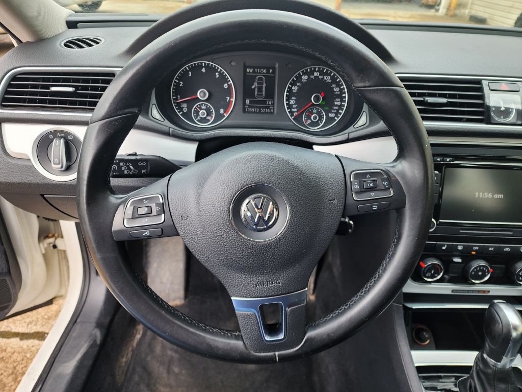 2013 Volkswagen Passat Image 12