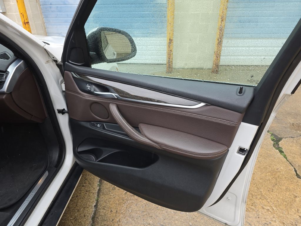 2017 BMW X5 Image 24