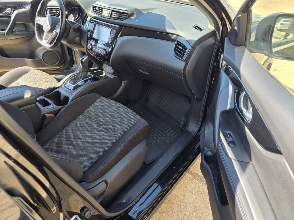 2020 Nissan Rogue Image 12